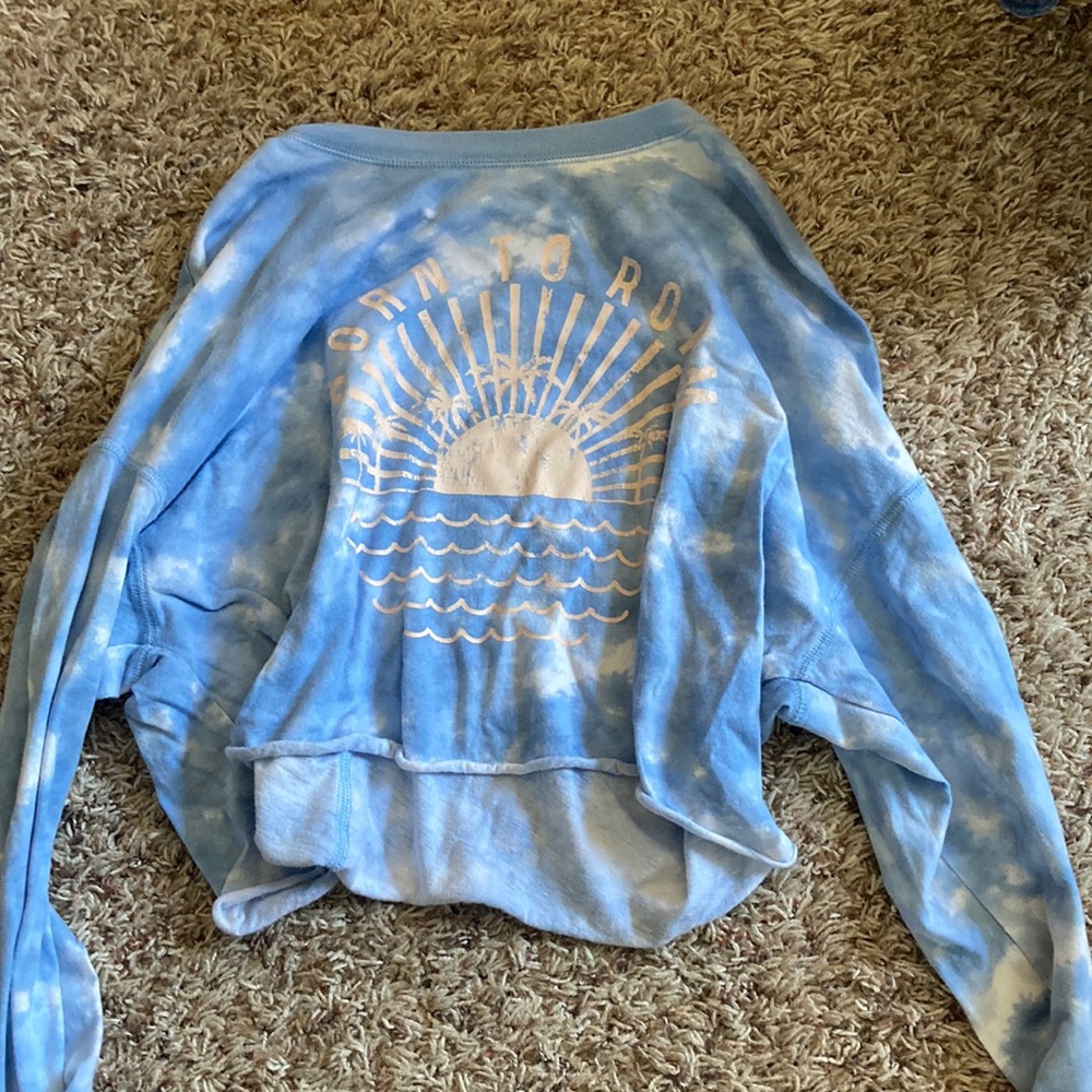 Cropped long sleeve shirt
